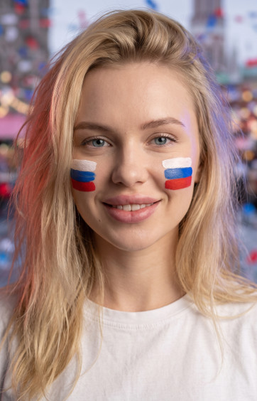 Портрет с флагом страны на щеках
